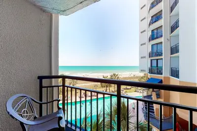 Image de 3rd-floor oceanfront studio with pool, hot tub, WiFi & Ac - snowbird-friendly