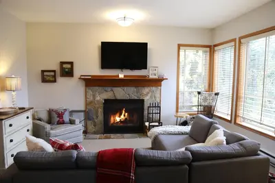 Image de New furnishings and recent remodel-best views in the Benchlands!