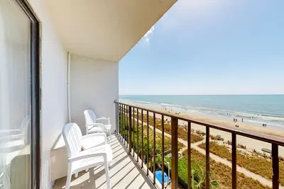 Image de Carolinian Beach Resort 7th-floor oceanfront studio with pool, hot tub, & Ac
