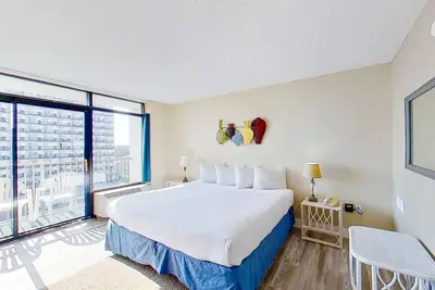 Image de 9th Floor Ocean View Dog & Snowbird Friendly Studio -Shared Pool/Hot Tub, WiFi