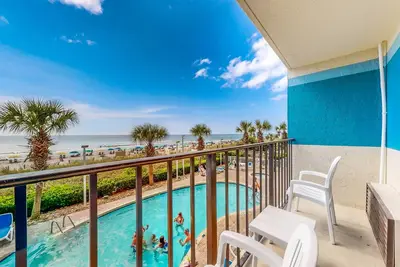 Image de 2nd-floor oceanfront studio with pool, lazy river & hot tub