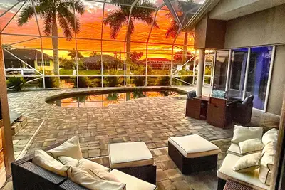 Image de 4 Bedroom Gulf Coast Waterfront Paradise with heated pool, hot tub & Boat Dock!