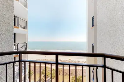 Image de 10th-floor ocean-view studio with pool, hot tub, Ac & WiFi - dog-friendly