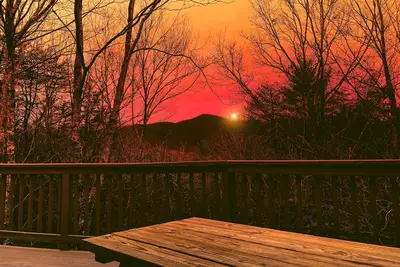 Image de 602 Five Star Reviews | Views | Pool Table & Ping Pong | Pet Friendly | Firepit