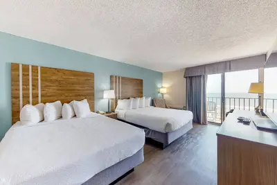 Image de 4th-floor oceanfront studio with Ac, pool, hot tub, & free breakfast buffet