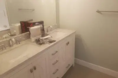 Image de Brand new 4 bedroom duplex near Uvic