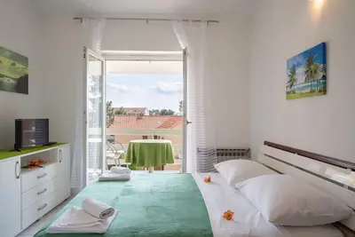 Image de LaidBack Apartments - Comfort One Bedroom Apartment with Balcony and Sea View
