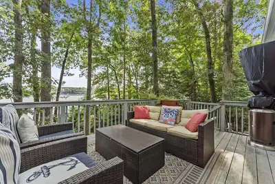 Image de Waterfront 3br/3ba Getaway: Beach, Dock, Firepit! Amazing Sweeping Views!