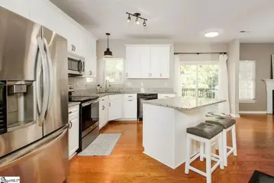 Image de Spacious Urban House 4 B 2. 5 Bath near Woodruff Rd