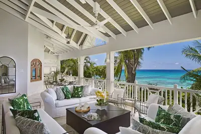 Image de Relaxing Beachfront Home with Pool - La Paloma