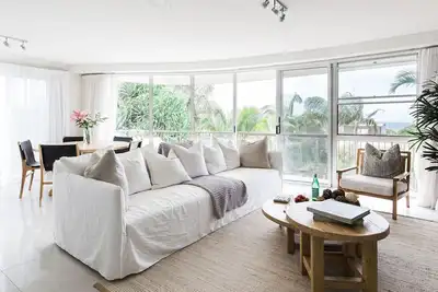 Image de Ocean Views - Pool - Walk To Beach & Shops