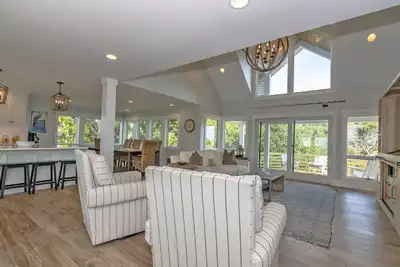 Image de Large home with golf course view, open concept in living room with balcony