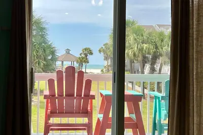 Image de Gulf View from living room! Gated resort on Csb. 2 pools, beach chairs & cart incl