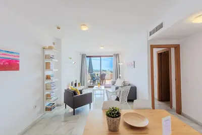 Image de Modern apartment - airco - pool - Wifi - covered parking - terrace - 2 bedrooms