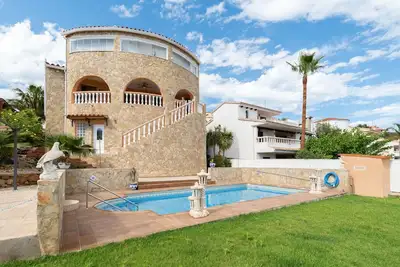 Image de Modern-Mediterranean villa, large pool, sea view, lots of beach, sleeps 10