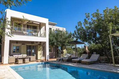 Image de Villa With Private Swimming Pool And Breathtaking Seaviews