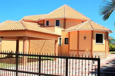 3bd villa with sauna, jacuzzi, pool in quiet countryside residence