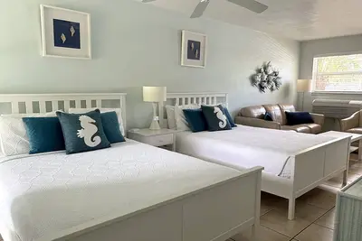 Image de Tropical Beachfront Condo Key Colony Beach - 3 night Minimum