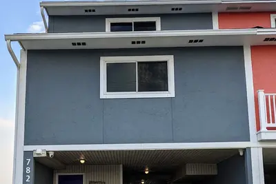 Image de Beachfront End Unit Town Home with New Private Boardwalk to the Beach