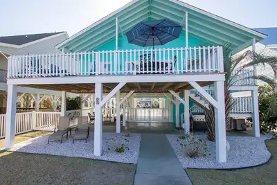 Image de Modern canal home with private dock