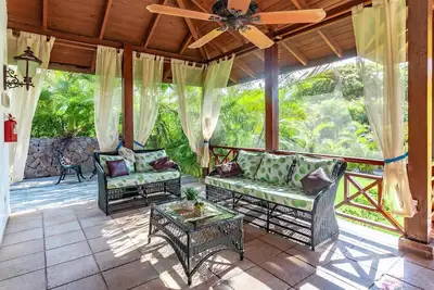 Image de 2 bedrooms, 2 minutes: 2bd villa with private pool, 2 min walk to sandy beach!