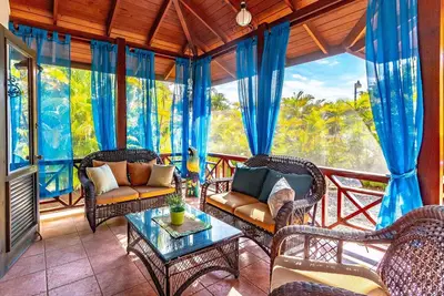 Image de 2bd beach house with pool/internet/cable Tv/parking, steps from sandy beach