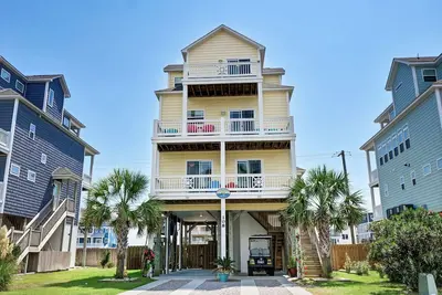 Image de Linens included - Amazing Views, Steps to Beach, Elevator and Fenced Yard