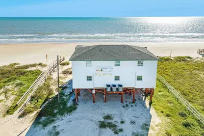 Image de Beach, Please! Oceanfront Bliss with Miles of Sand!