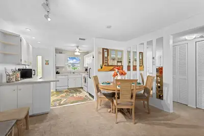 Image de 2 Bed/2 bath Condo Steps to Siesta Key Beach!