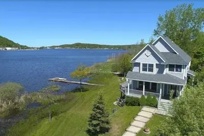 Image de Sunset Bay - Lakefront, Large, and Gorgeous with Kayaks Included!