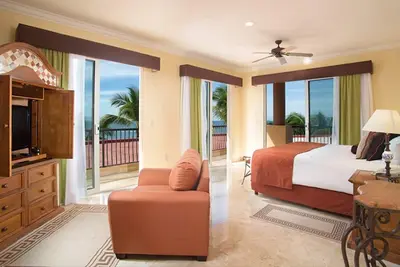 Image de Villa D'Arco 2 bed Penthouse (or 3 bdrm. $$ ) or La Estancia $$$