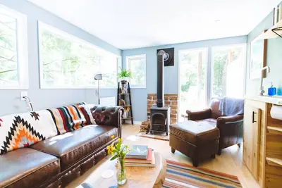 Image de Bright, Modern Guest House @ Ferngully