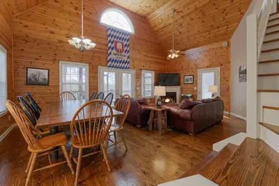 Image de Rest and Be Thankful - Modern Family Retreat w/Hot tub Near Downtown Helen
