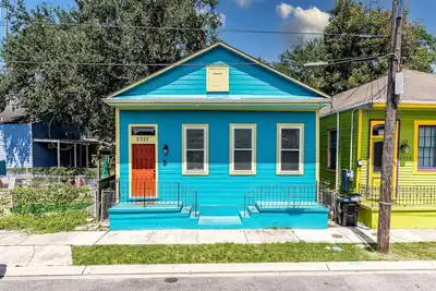 Image de This house is a 3 bedroom(s), 2 bathrooms, located in New Orleans, La.