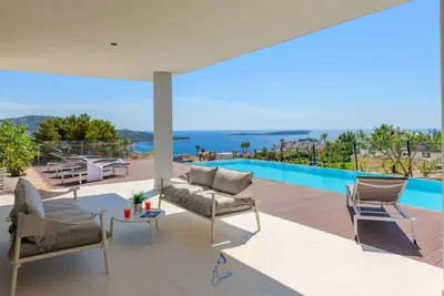 Image de Top luxury design villa for 8 with pool near sea