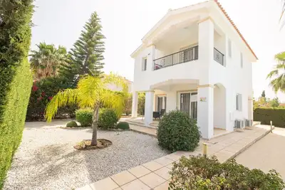 Coral Bay Tourist Beach Location - 3 Bed Villa - Private Pool