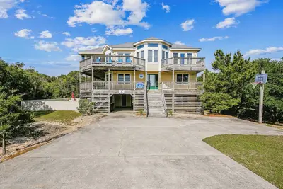 Private pool, Hot Tub, Gameroom Pool table.