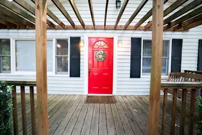 Image de Waterfront cottage with dock on Lake Hartwell