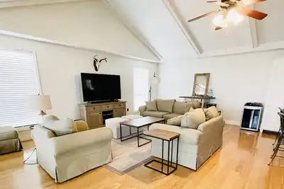 Image de Dock Holiday, 5 bdrm/4 bath Lake House