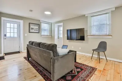 Image de Newburyport River View Brick Two Story Apartment