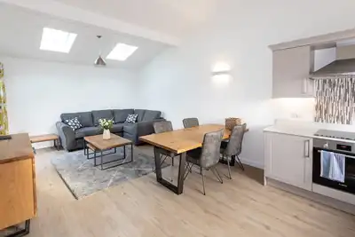 Image de Cottage-Supérieure-Salle de bain privée-Vue sur la cour-New Two Bedroom