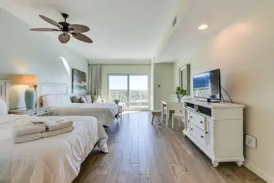 Image de Destin Resort Studio w/ Pool - Walk to Beach!
