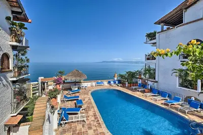 Image de Mid-Century Modern Condo w/ Patio & Ocean Views!