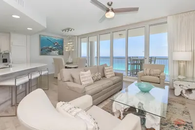 Image de Renovated Beachfront Condo in Destin! 🌴☀🐬