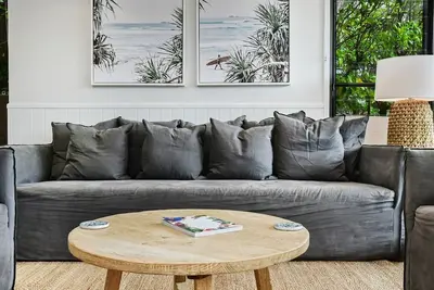 Image de Boom 2 is only a short stroll from surfing, swimming and the golden sands of Boomerang Beach. .