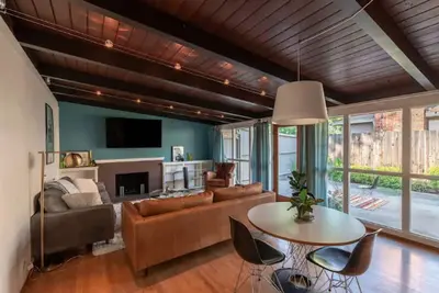 Image de ★Mid-Century Modern Home - Close to Downtown★