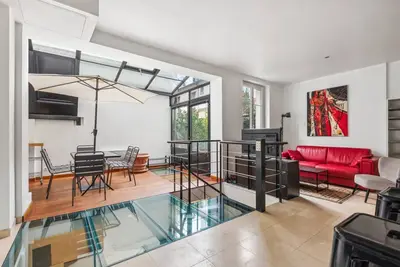 Image de 80 m² duplex loft-style architect-designed apartment with private garden