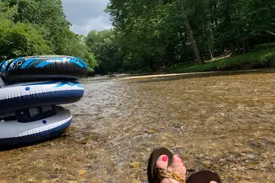 Image de Sweets River Nest-riverfront/tube/hot tub/log cabin-fishing- Valle Crucis/App St