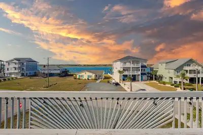 Image de Reel 'Em Inn – Cast a Line, Catch the View