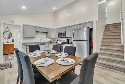 Image de Walk Downtown | Parkside | City View | Beautifully Remodeled